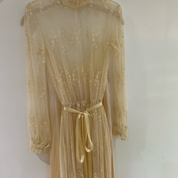 Vintage Lace Dress. - Picture 5 of 6